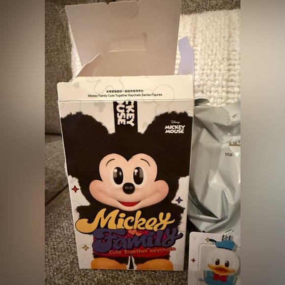 PopMart Mickey Family Cute Together Keychain - confirmed Donald Duck - Picture 3 of 6